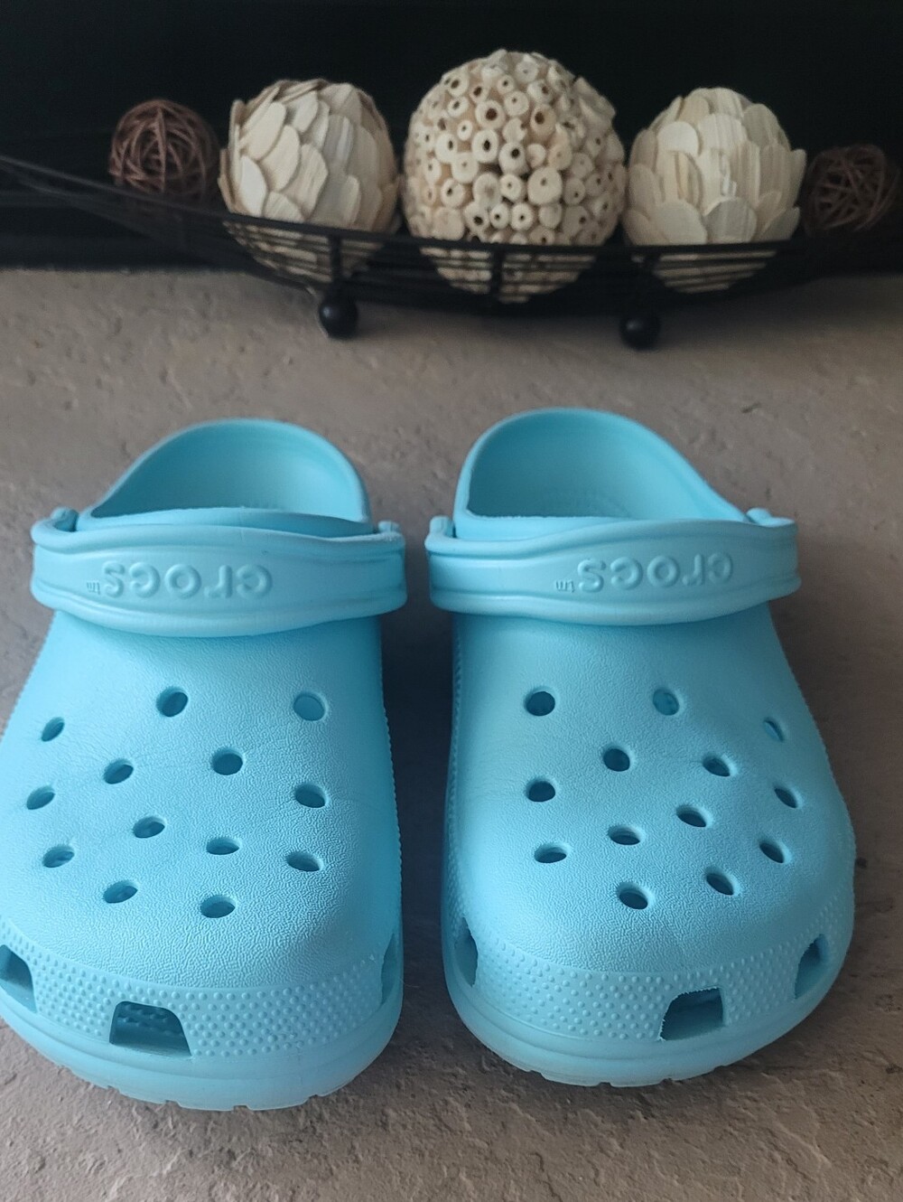 Size 8 M / 10 W Crocs Classic Aqua Light Blue Comfort Slip On Clogs